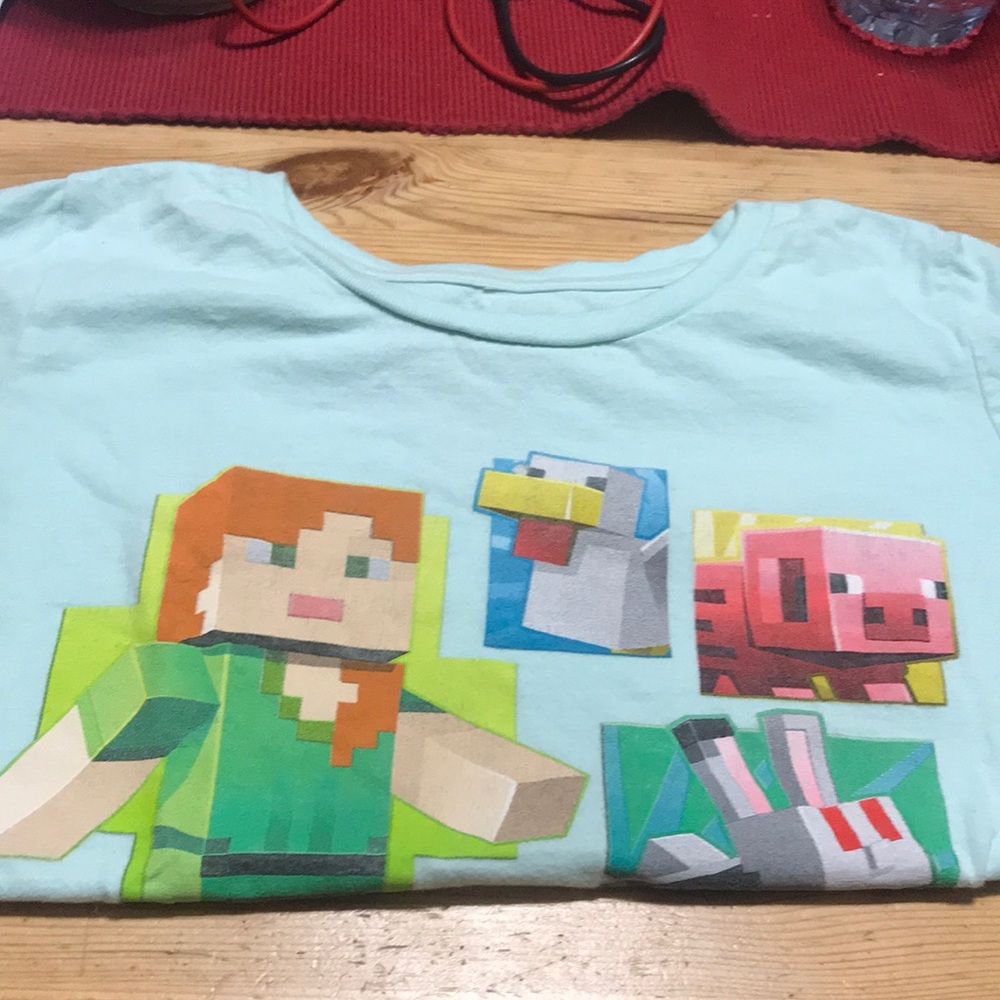 Girls Minecraft shirt, size M